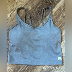 Vuori Women’s tank top with built-in bra. Size small